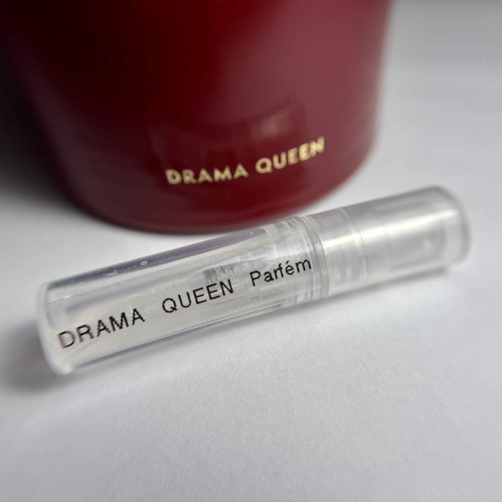 Vzorek parfému Drama Queen Vzorek parfému Drama Queen